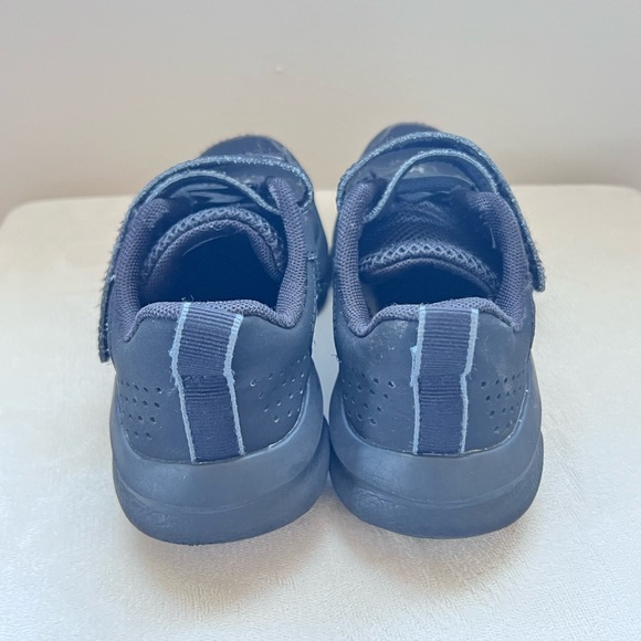 Kids under Armour shoes - Picture 6 of 7